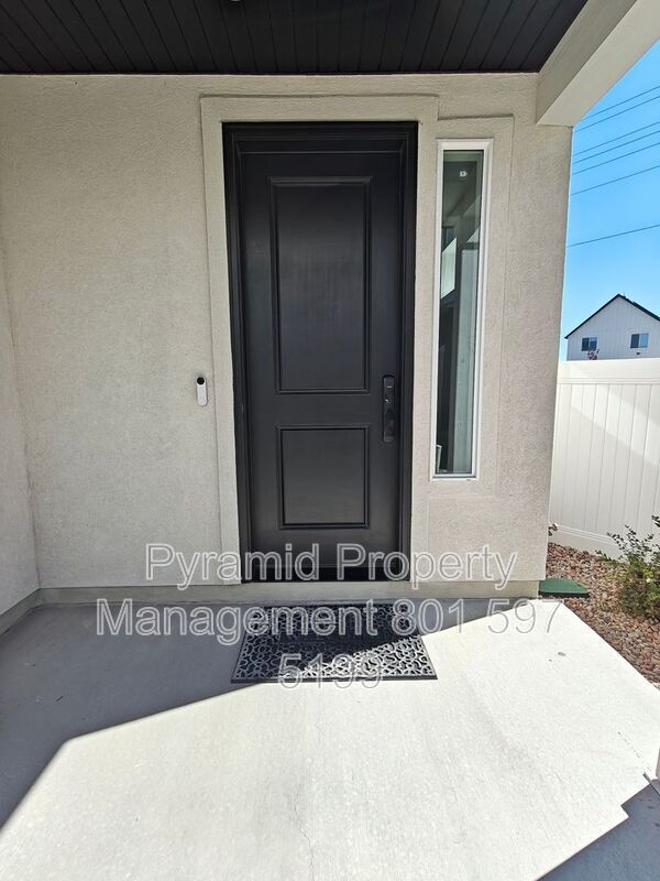 Photo - 103 E Brushy Canyon St