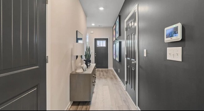 Photo - 472 Payne Dr