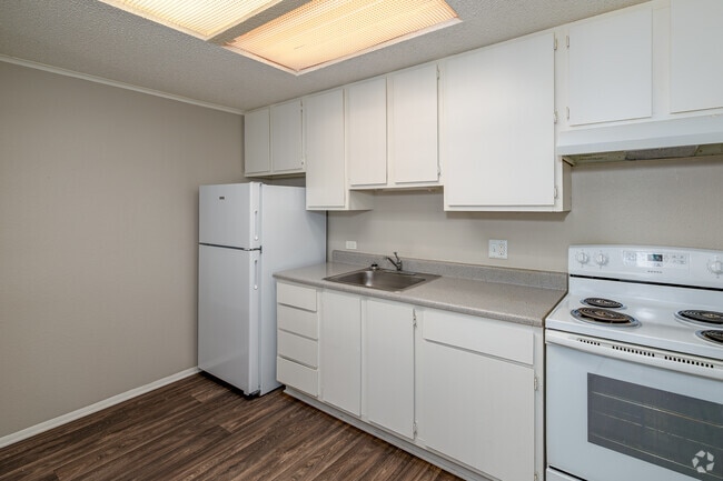1BR, 1BA - 576SF - Kitchen