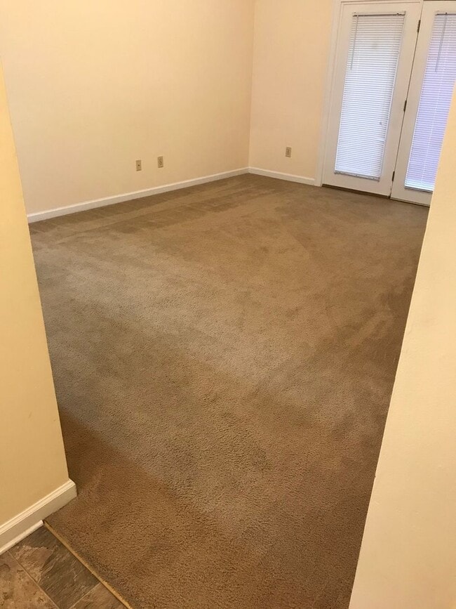 Photo - 1985 Rosie St