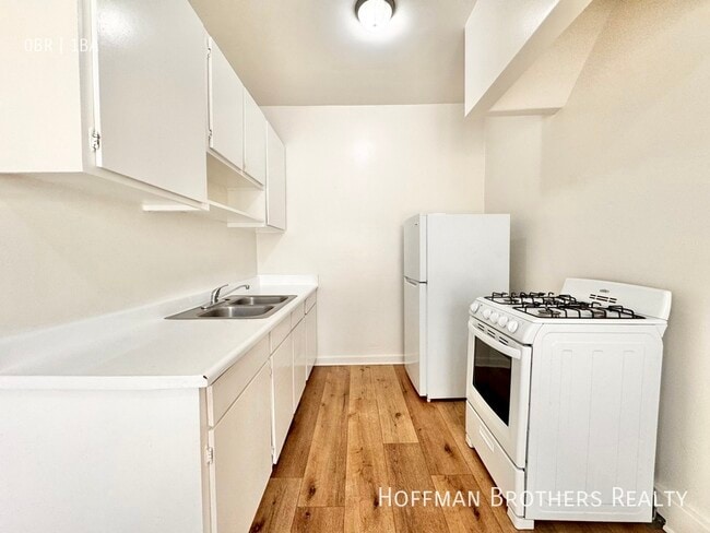 Building Photo - 739 Normandie Ave Unit 107