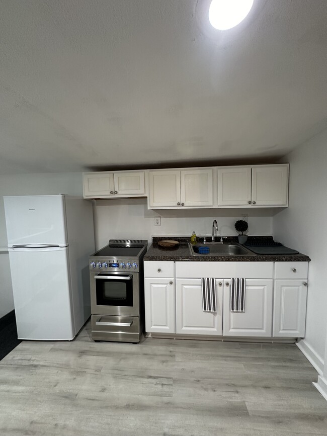 Photo - 37 Maud St Unit 3rd Fl