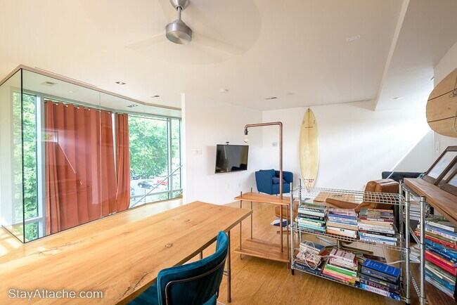 Photo - Fully Furnished Contemporary Residence in the Heart of Arlington