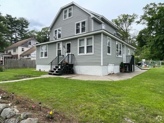 Building Photo - 24 Colfax Ave Unit 2 Rental