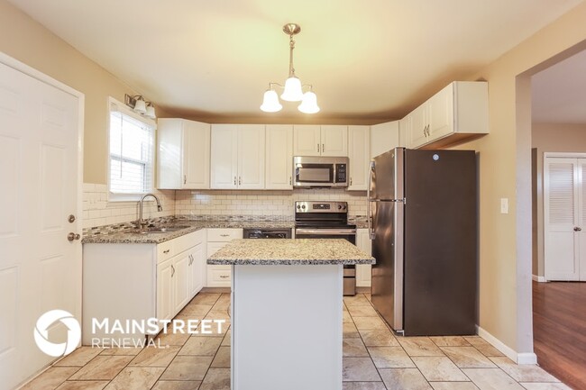 Photo - 1006 SW Lakeview Blvd