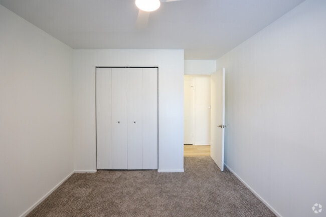 2BR, 1BA - 1030SF - Bedroom