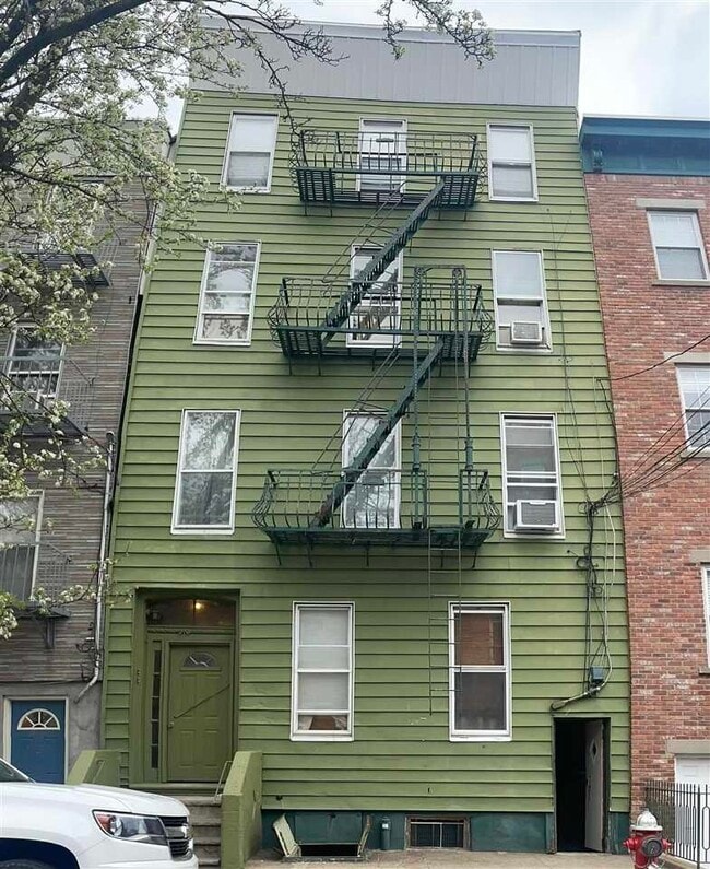 Building Photo - 316 5th St Unit 2