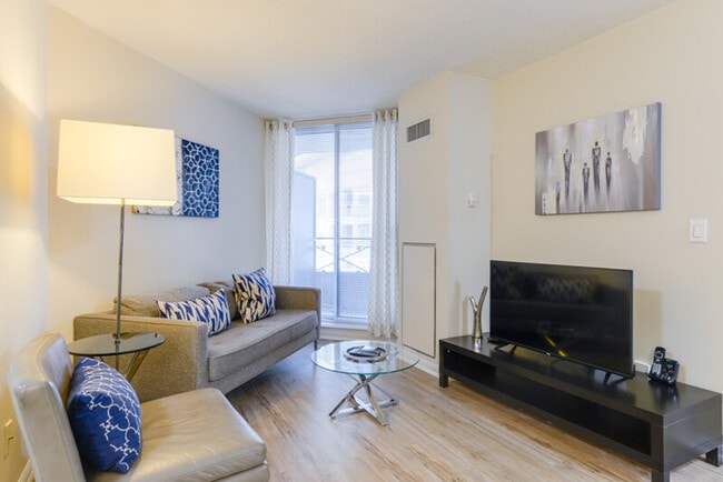 Photo - 190 University Ave Unit ID1034885P