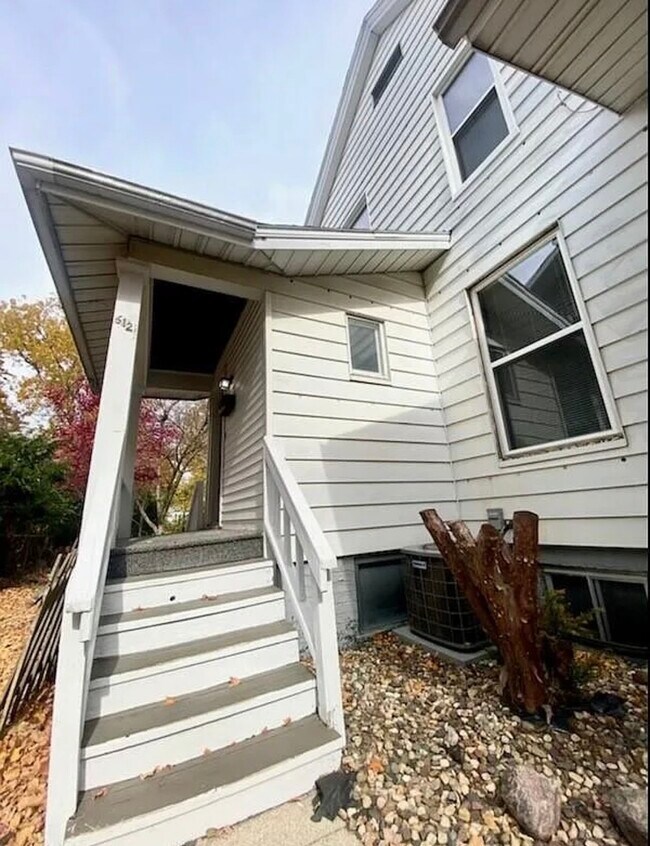 612 1/2 E Chestnut St Unidad 2