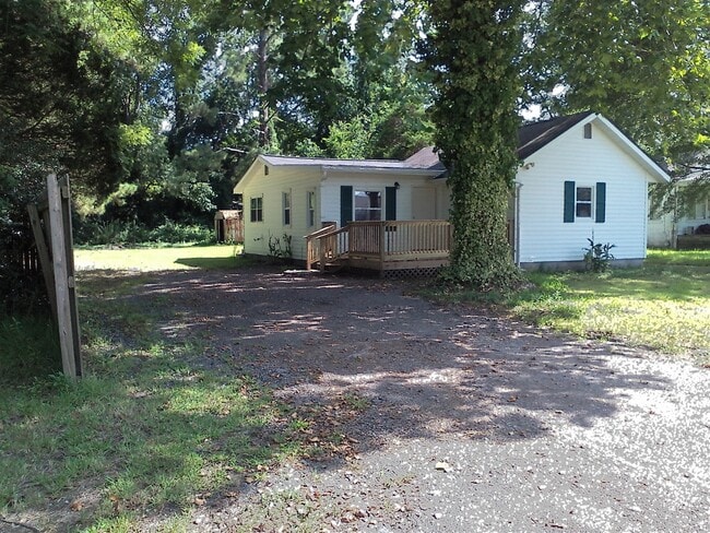 Building Photo - 423 Bouy St