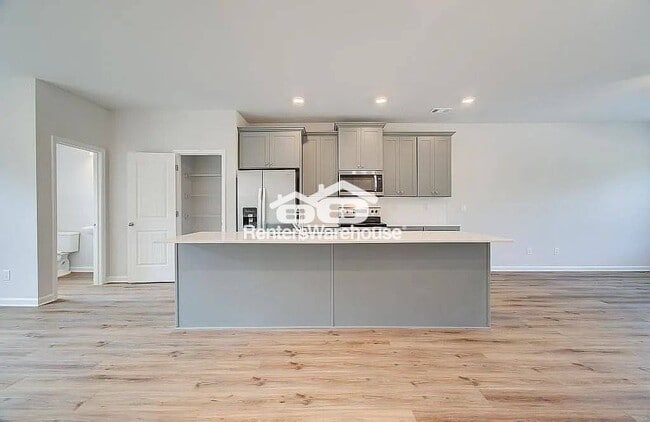 Photo - 3203 Bateman Drive SE