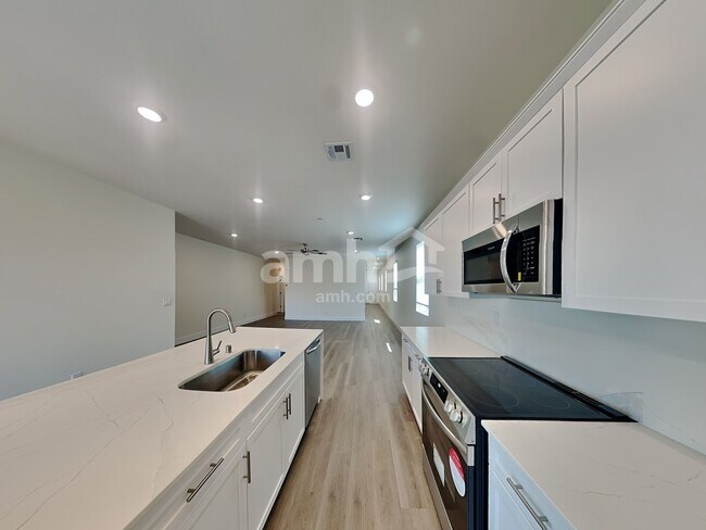 Photo - 489 Silverbell Fls Pl