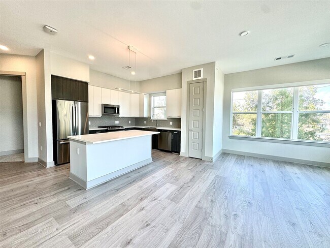 Photo - 401 W 25th St Unit 1144