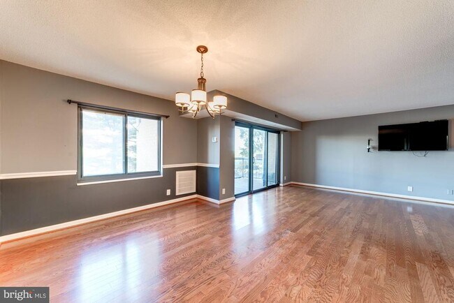 Photo - 203 Yoakum Pkwy Unit 208VA