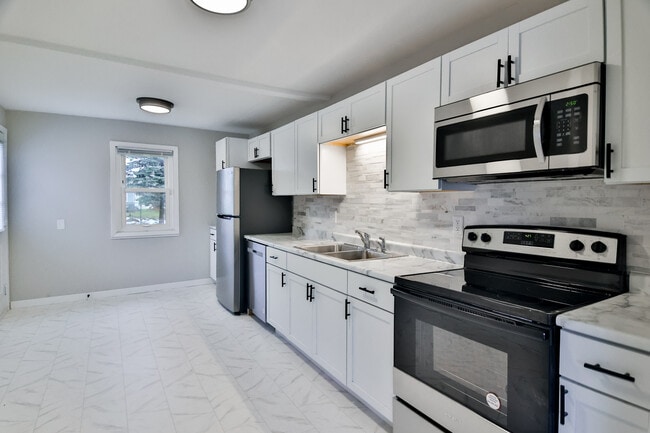 complete remodeld kitchen - 208 Harlem Rd