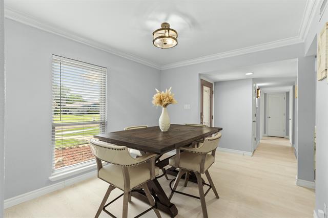 Photo - 2113 Victoria Rd