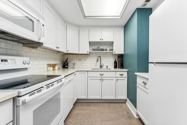 Photo - 40 E Delaware Pl Unit 805