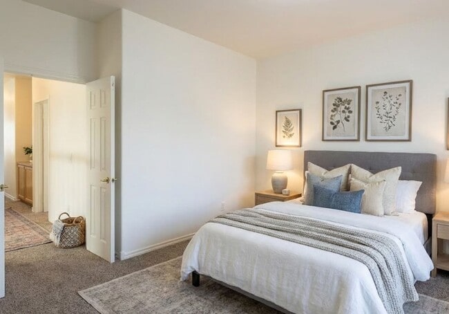 Photo - SUMMERLIN HOME WITH 5 BEDROOMS (INCLUDE SOME UTILITIES)