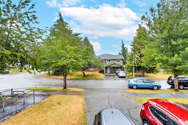 Photo - Spacious 7-Bedroom Family Home in Quiet Surrey Neighborhood with Excellent Amenities Unit House