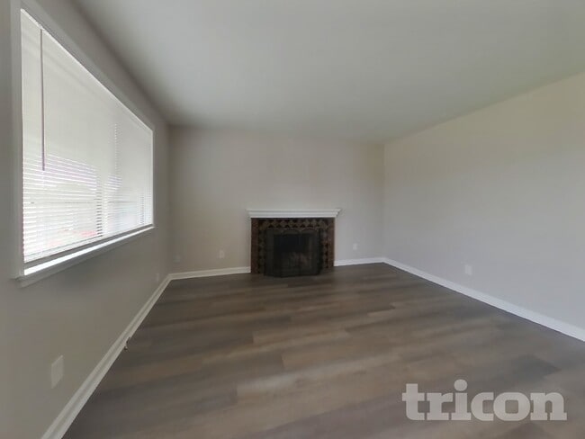 Photo - 207 Roger St