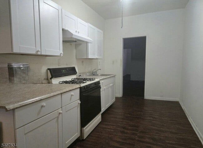 Photo - 528 Valley Brook Ave