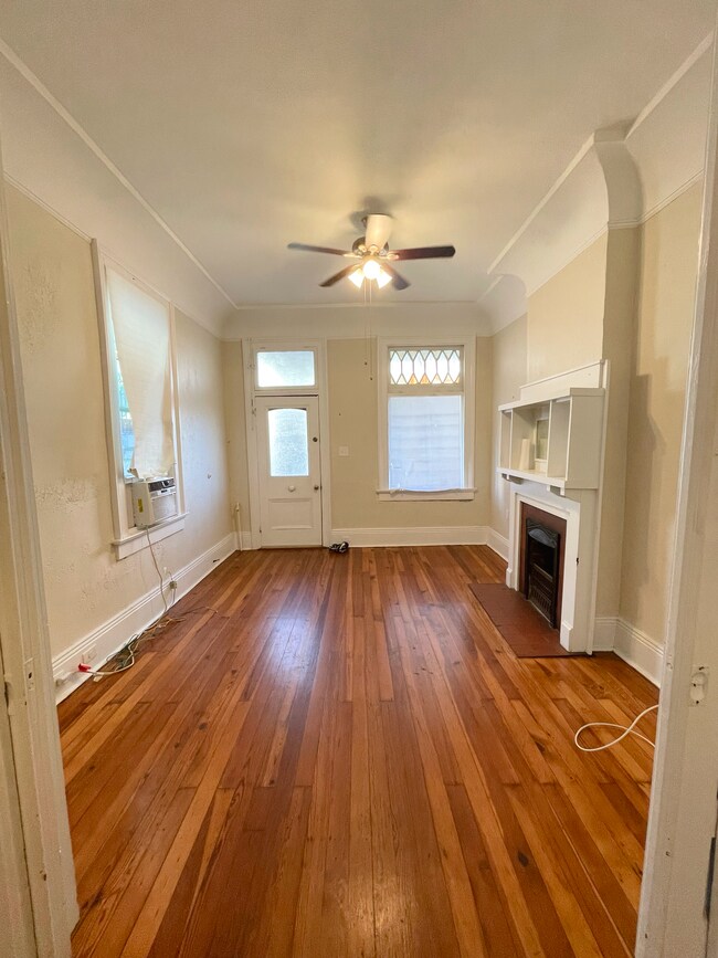 Entry/Living - 2420 Jena St Unit 2422