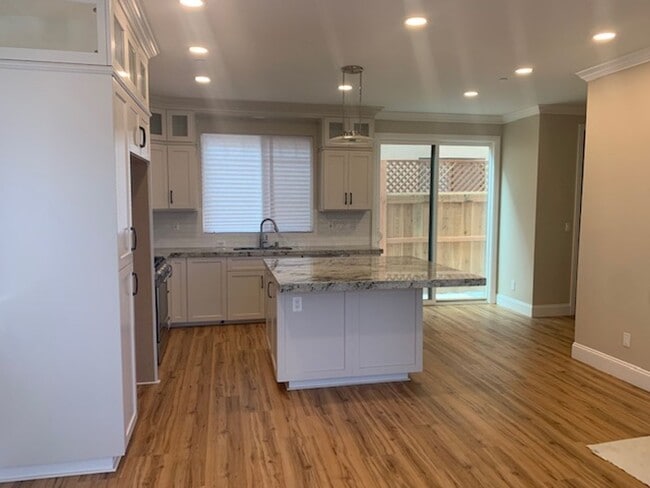 183 Evergreen Ave Unit 183