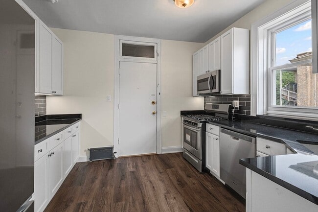 Photo - 2712 W Winnemac Ave