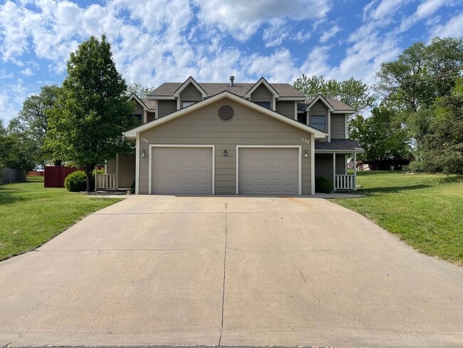 Photo - 540 Tamerisk Dr