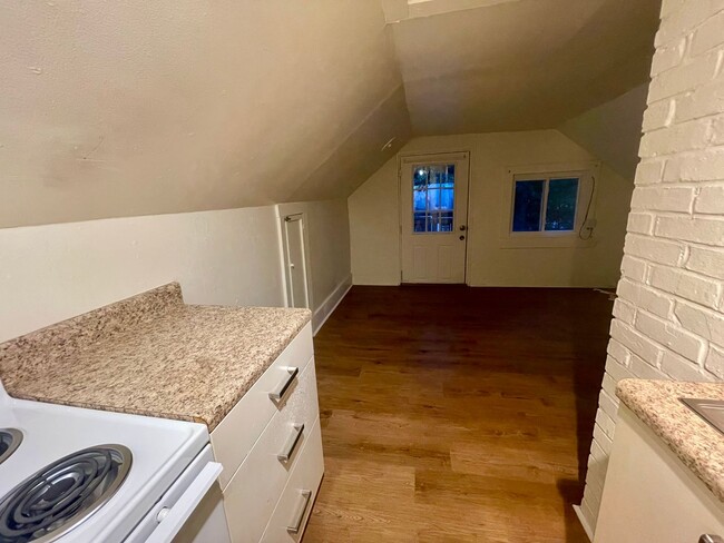 Photo - 1205 N Greensboro Street Unidad 1205 N. Greensboro St -  B