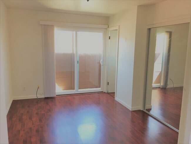 Photo - 928 Adams St Unit # 3