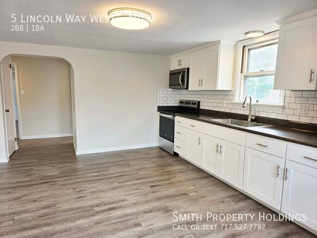 Building Photo - 5 Lincoln Way W Unit A