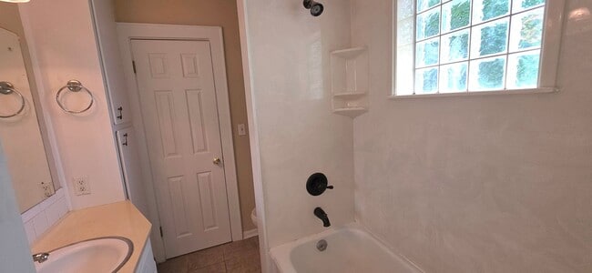 Photo - Rountree Area, Close to MSU! 2 Bedroom House!  $1095!