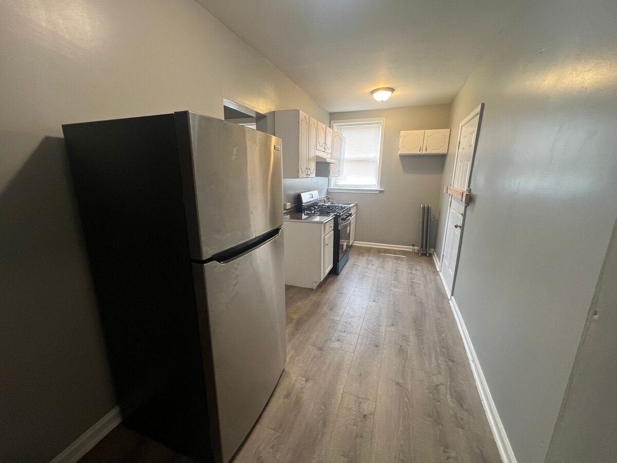 Photo - 239 E 108th St