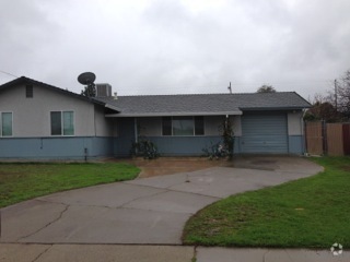 Building Photo - 3 Bedroom 2 Bath Red Bluff Rental