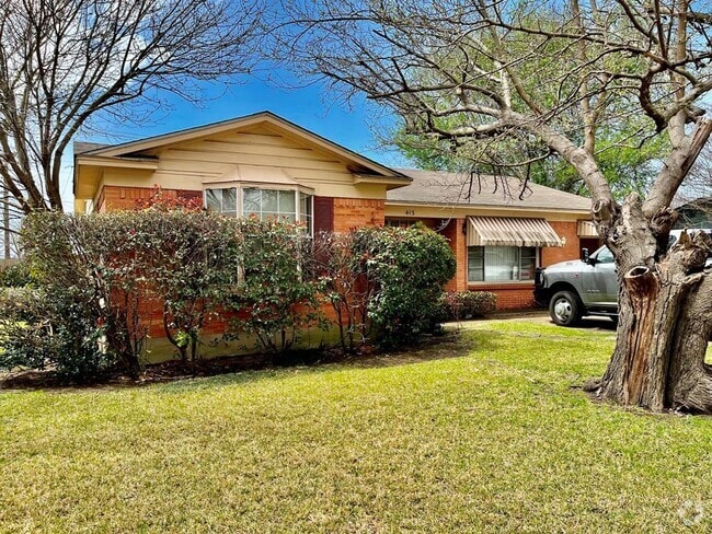 Building Photo - 413 Brazos St Rental