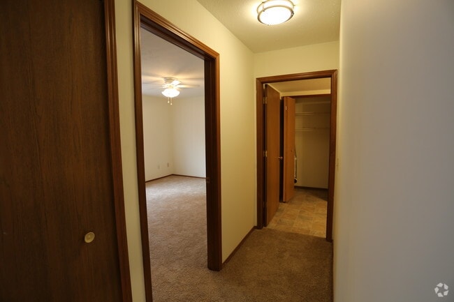 Cross Creek Apartments