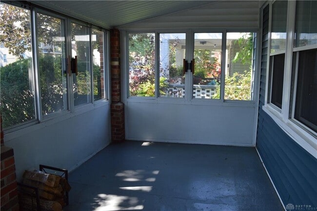 Photo - 2752 Springmont Ave