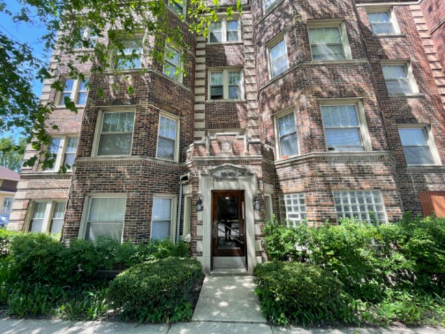 Photo - 832 S Austin Blvd