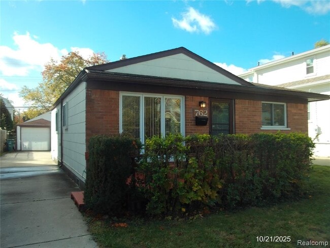 Building Photo - 762 Ruffner Ave