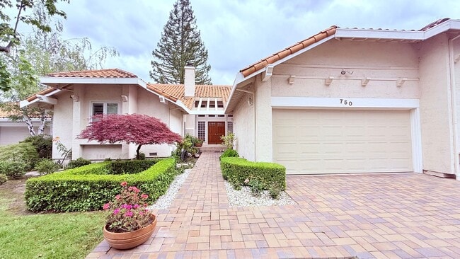 750 Liquidamber Pl