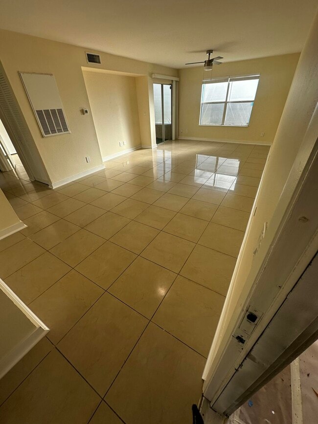 Photo - 1745 Palm Cove Blvd Unidad 3-103