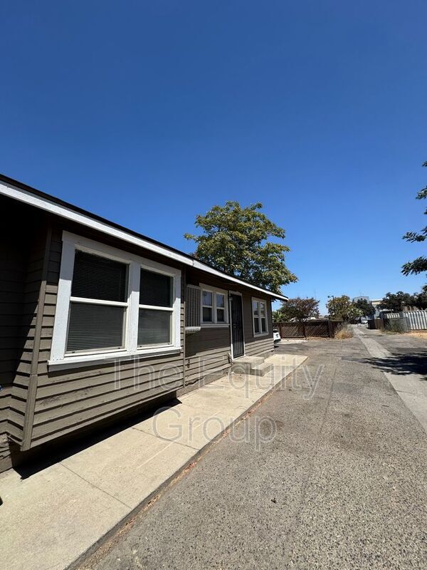 Photo - 435 N Redington St