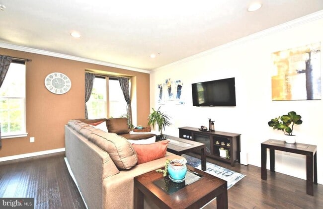 Photo - 353 E Hancock St