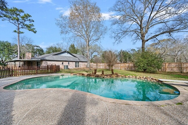 Building Photo - 23864 White Oak Ct