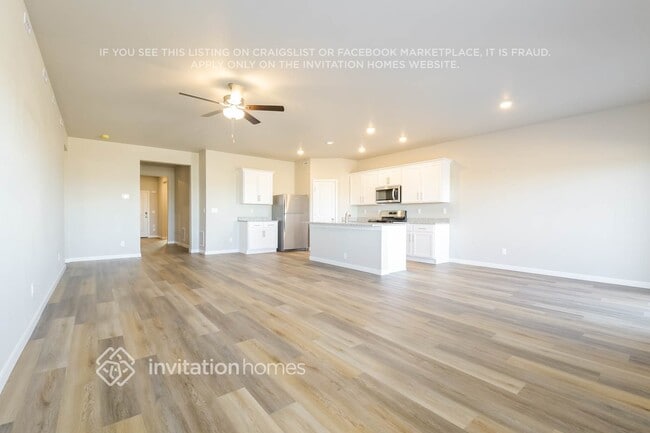 Photo - 972 Cascade Falls St