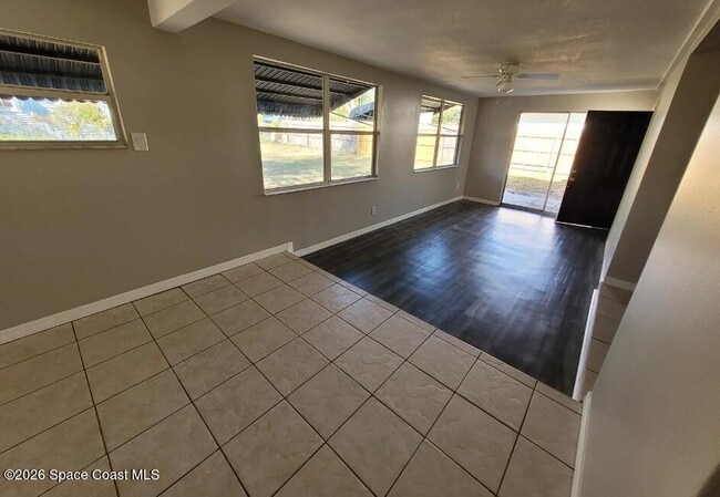 Photo - 1525 Cambridge Dr