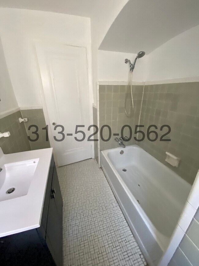 Photo - 20567 Waltham St