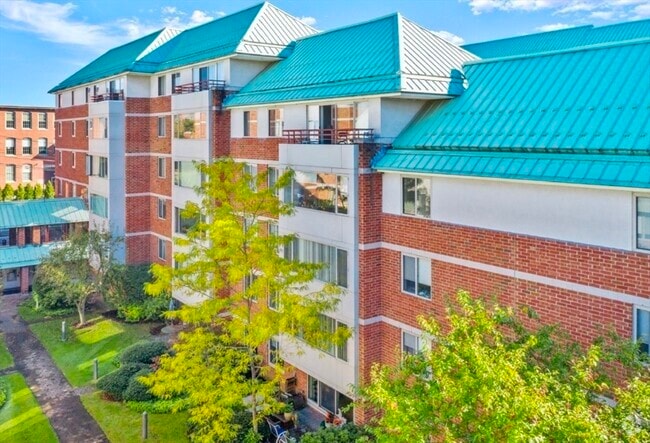 Building Photo - 183 Oak St Unit 307C Rental