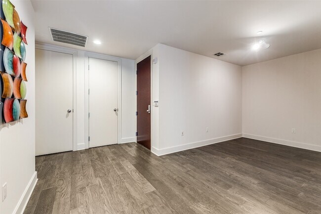 Photo - 1505 Elm St Unit 204